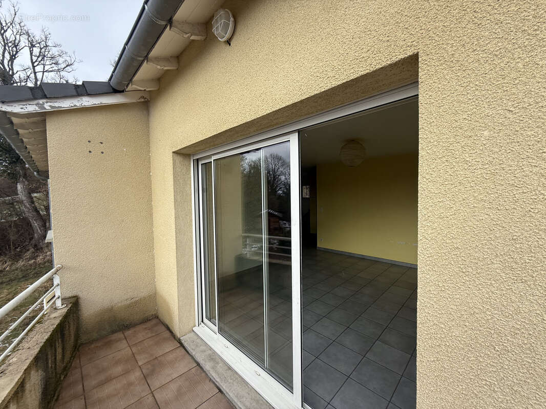 Maison à SAINT-JULIEN-CHAPTEUIL