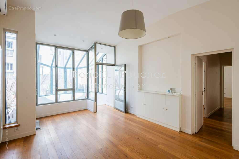 Paris 20ème limite 11ème, Ménilmontrant, 230m2 comme une maison avec deux terrasses. - photo 10