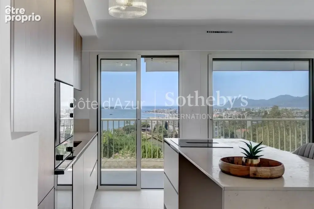 Cannes Californie, appartement rénové avec terrasse plein sud et vue panoramique sur la mer - photo 5