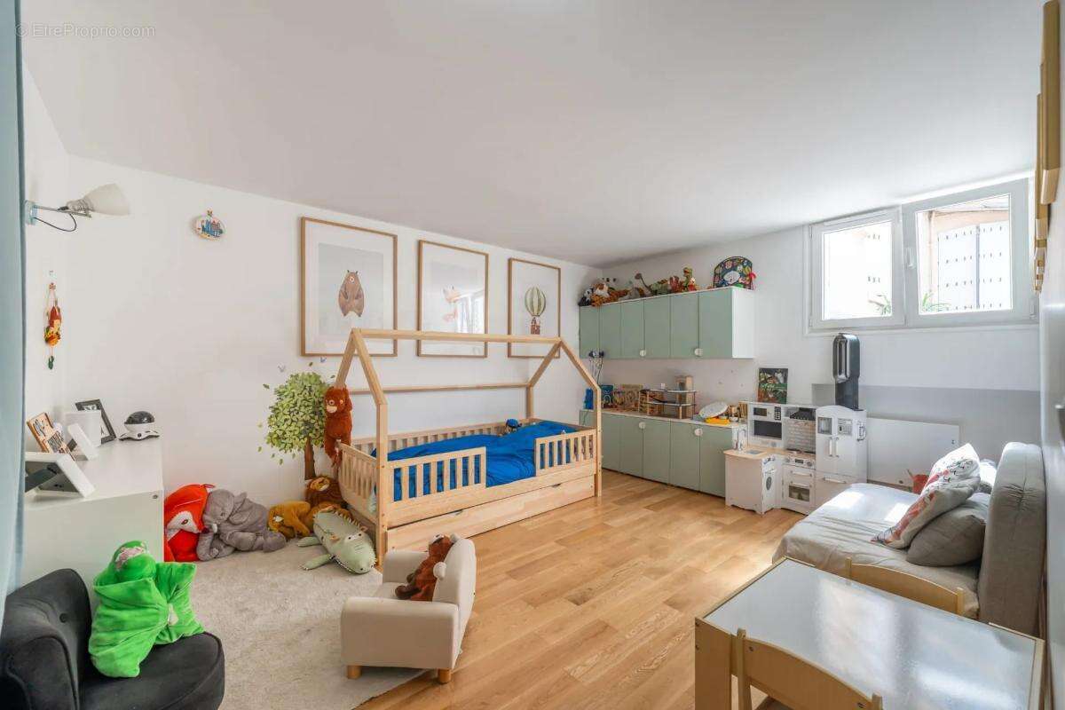 Appartement à SURESNES