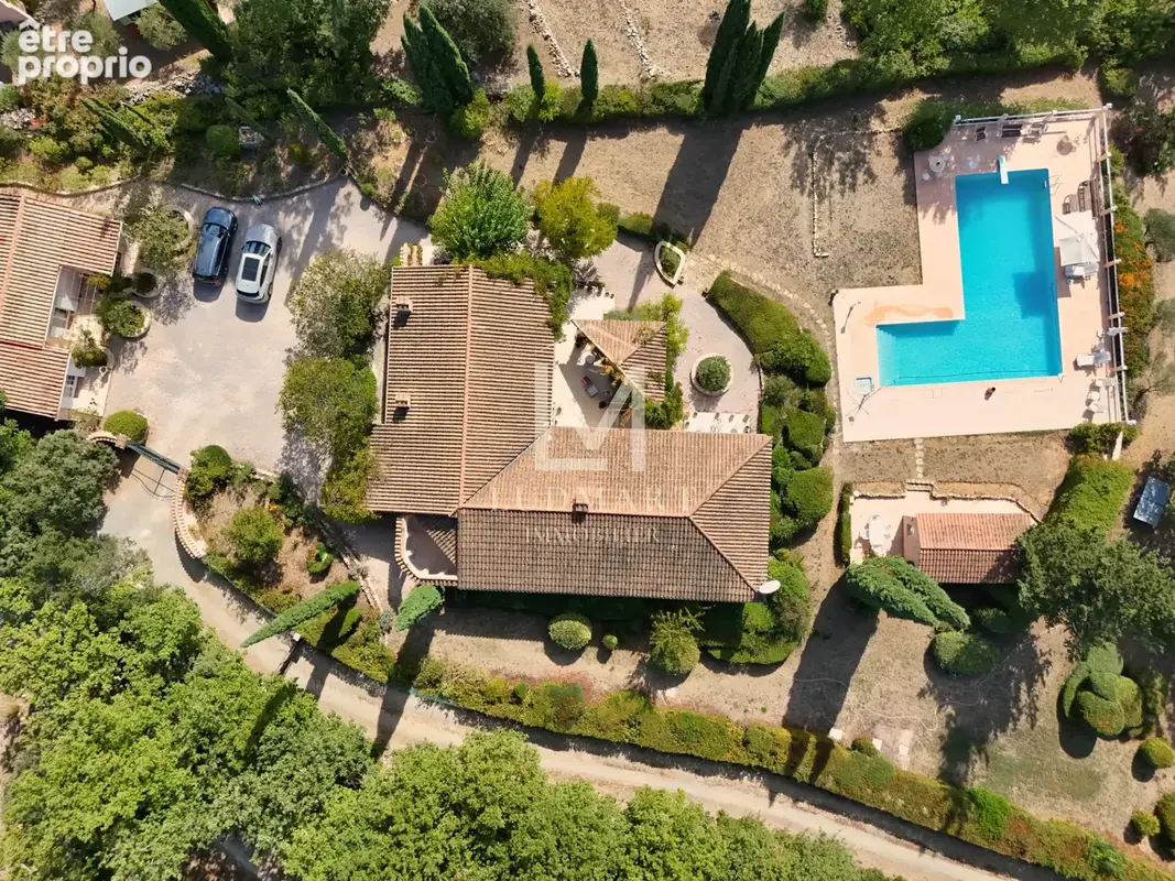 Propriété à vendre à Lorgues   225 m2 habitables, 5 chambres, maison d’amis, piscine et terrain de 4 000 m2 - photo 2