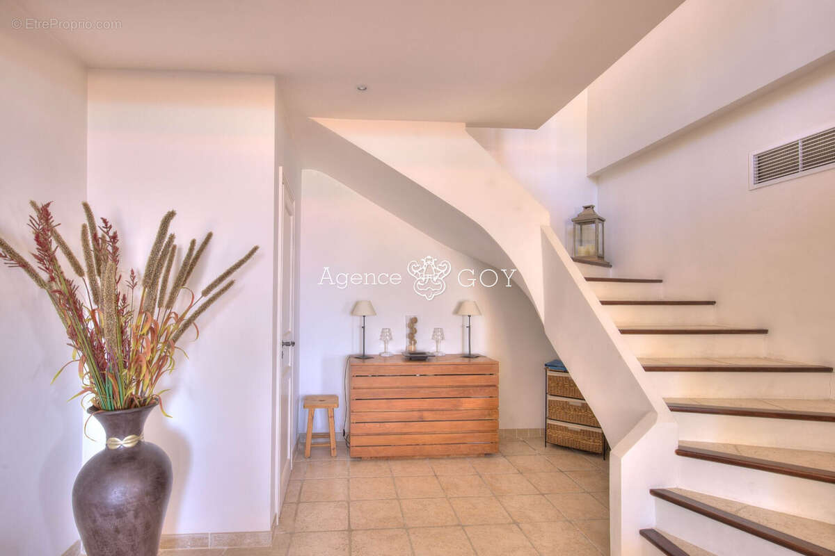 Maison 237 m² à Rayol-Canadel-Sur-Mer  - photo 8