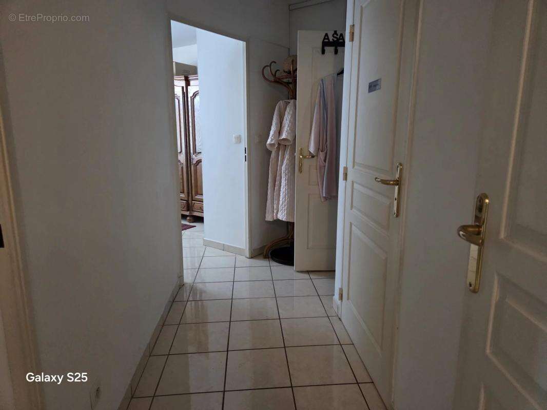 Appartement à SOLLIES-PONT