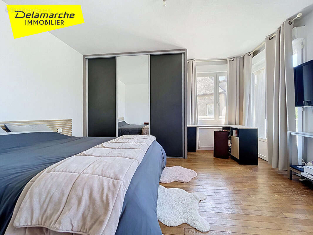 A VENDRE A  AVRANCHES (50300)  Maison de centre ville PLACE PATTON entièrement rénovée ,5 pièces , 4 chambres , Jardin ,Terrasse - photo 7