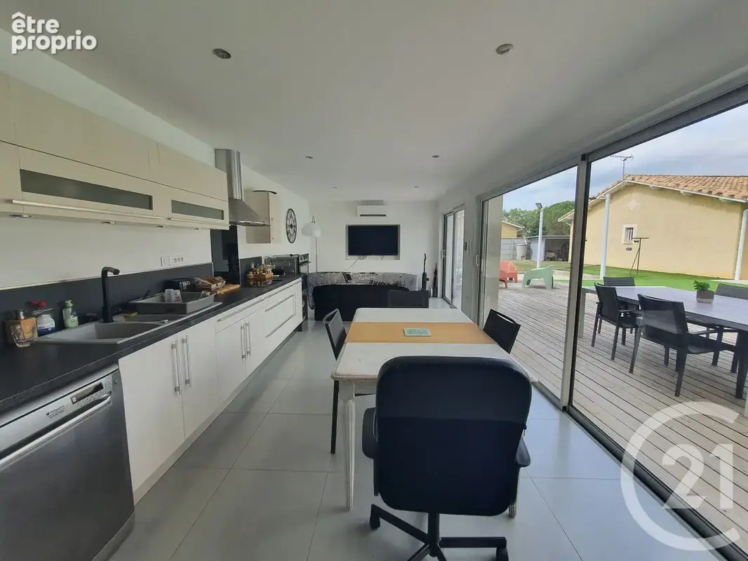 Maison 215 m² à Lisle-Sur-Tarn  - photo 17