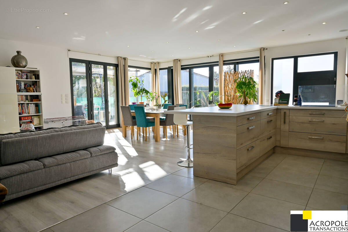 Appartement à SAINT-GENIS-LES-OLLIERES