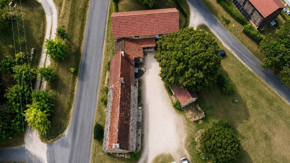 Maison à LA CHAPELLE-AUBAREIL