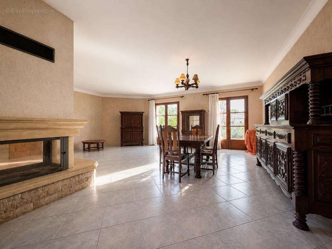 Maison plain-pied de 6 pièces de 185 m² à Eaunes - photo 2