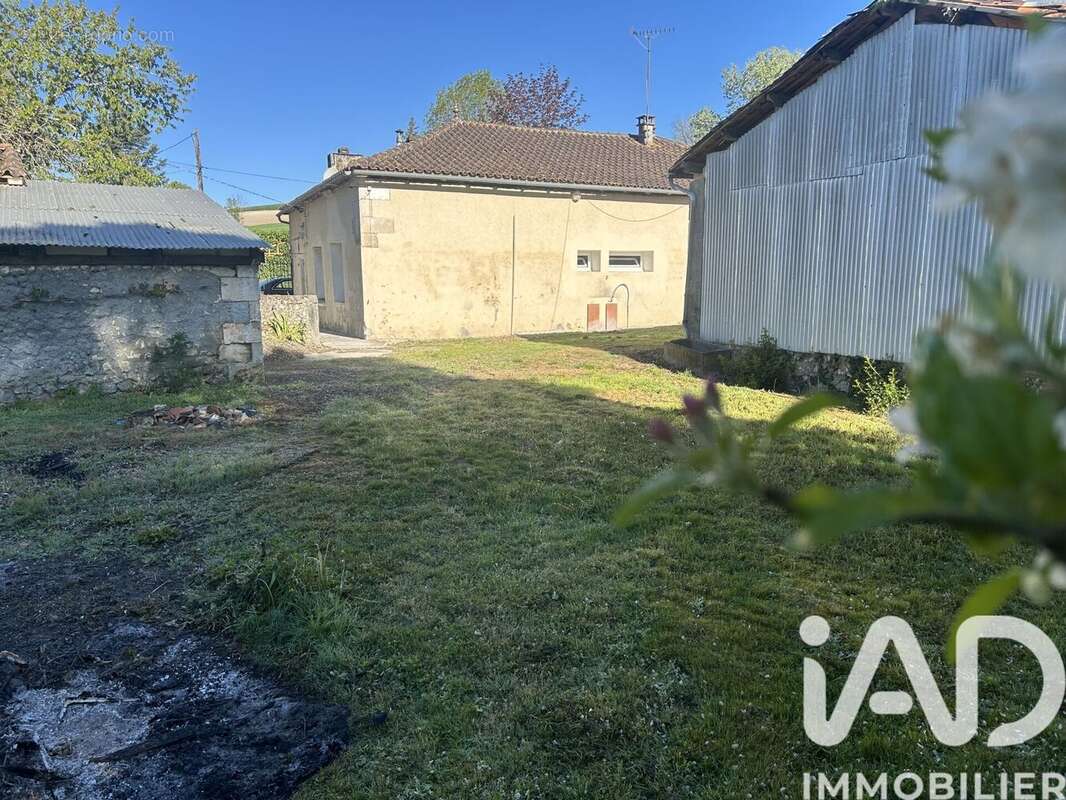 Photo 4 - Maison à MONTMOREAU-SAINT-CYBARD