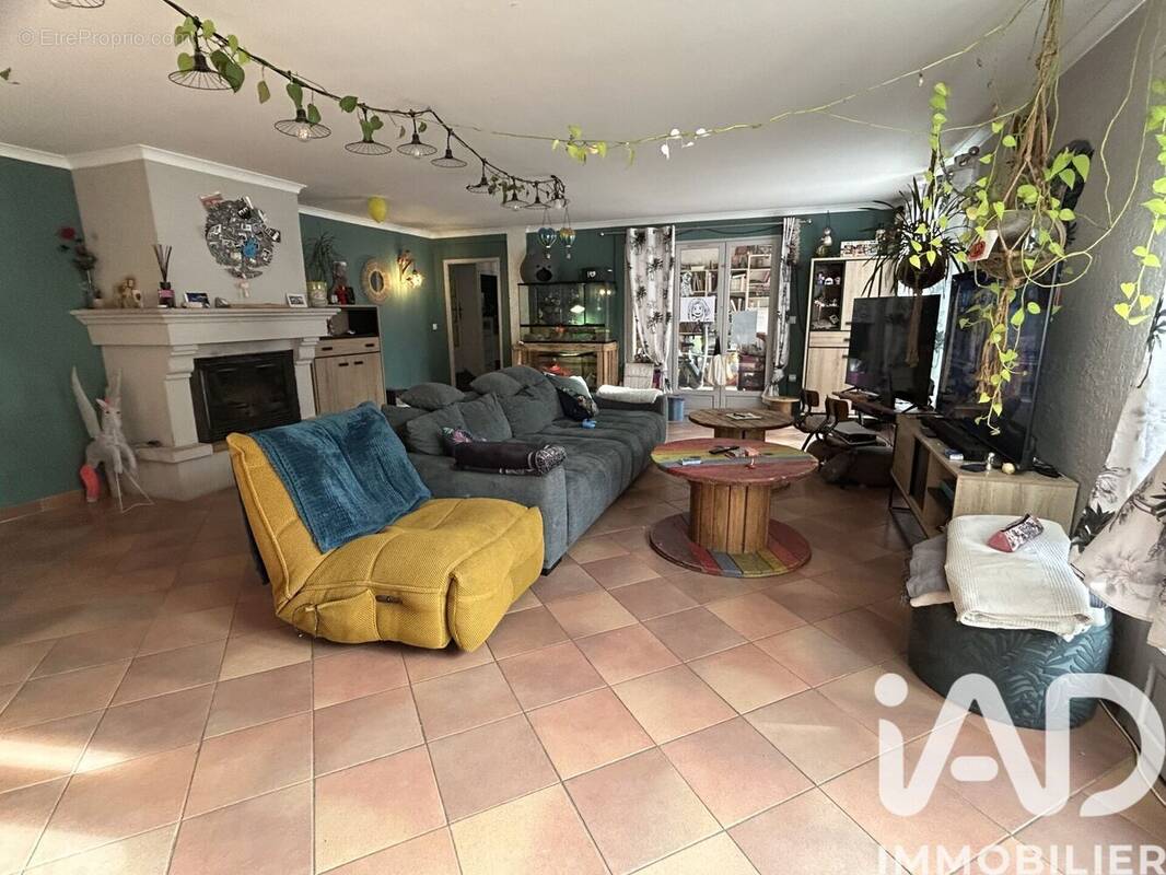 Photo 1 - Maison à JONQUIERES-SAINT-VINCENT