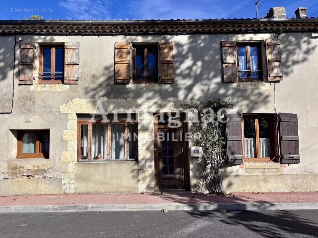 Maison à VIC-FEZENSAC