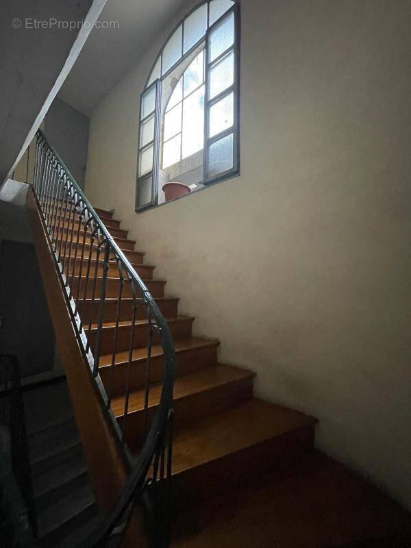 Appartement à BAGNOLS-SUR-CEZE