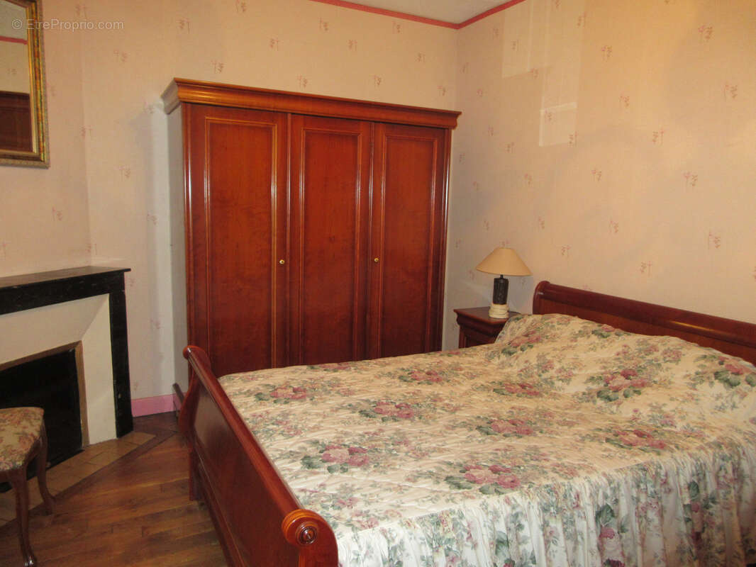 Grande maison sur Prissac avec 3 garages ! - photo 11