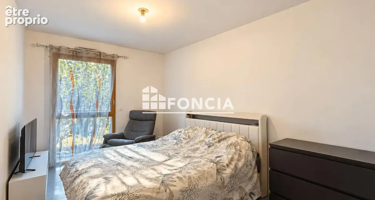 La tour-de-salvagny – t3 de 70 m² avec jardin de 160 m², garage et parking - photo 9