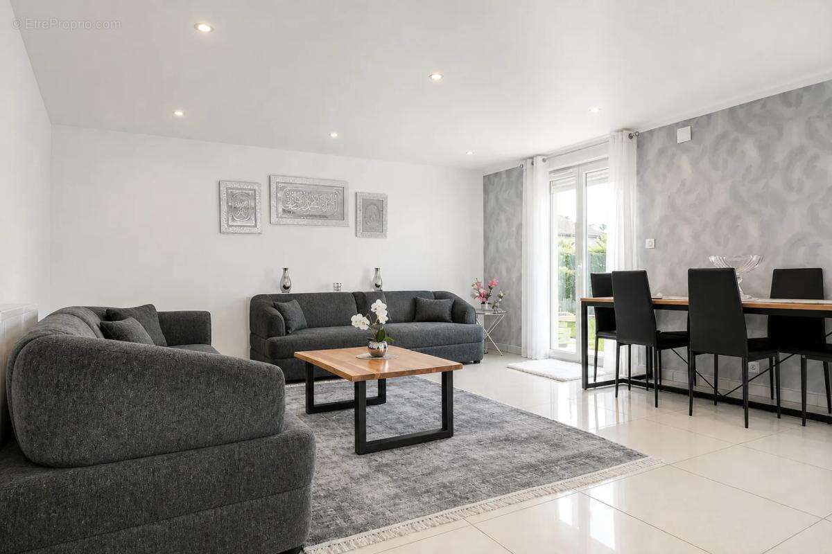 Immeuble rénové avec 3 appartements à Mulhouse - photo 3
