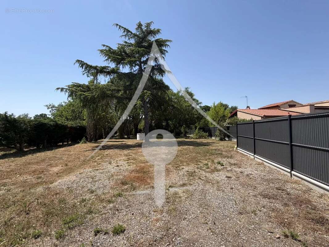 Terrain constructible de 1000 m² à Seysses - photo 4