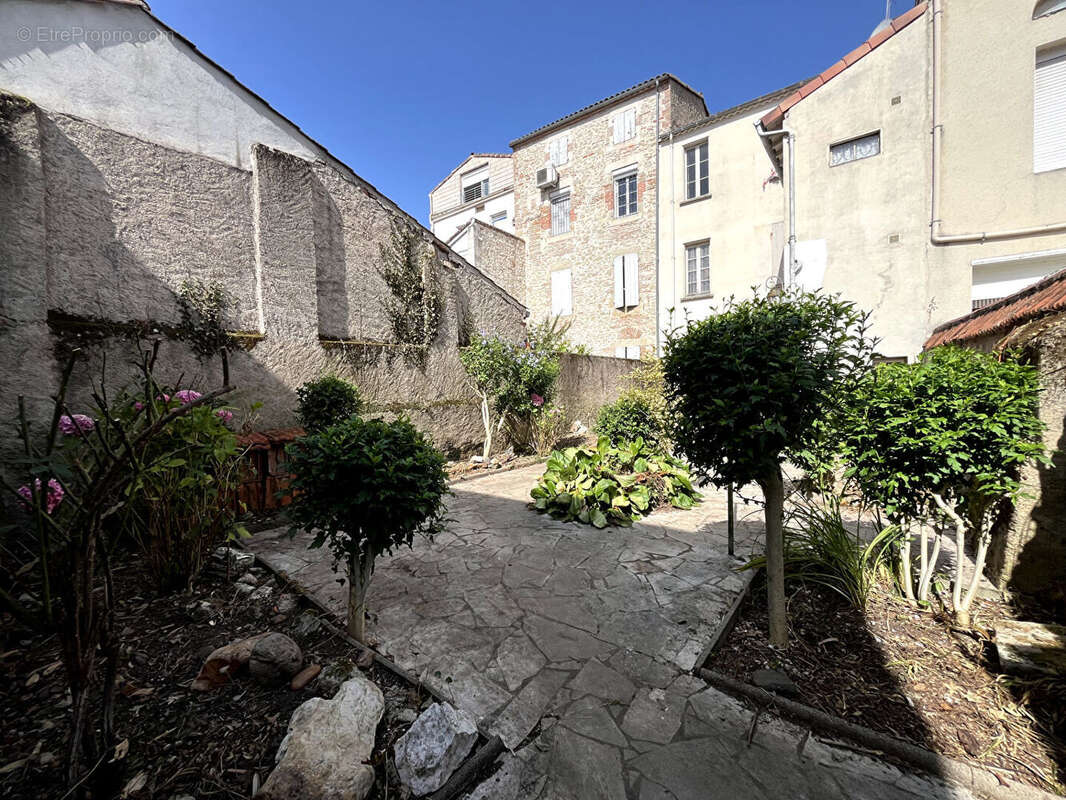 Villeneuve-sur-Lot, à quelques minutes à pied des commodités, un ensemble immobilier rare au coeur de la ville composé de 2 bâti - photo 15