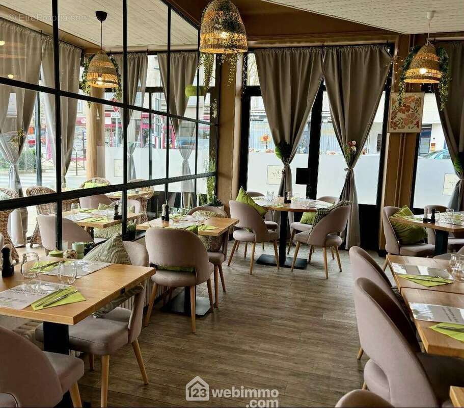 Tout le mobilier reste en place - Commerce à LAON