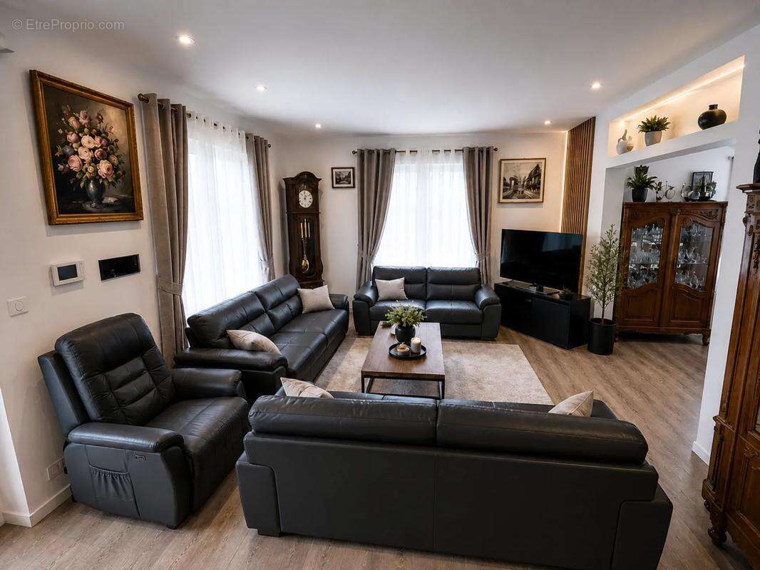68390 sausheim – quartier résidentiel recherché – maison familiale de 200 m² – 7 pièces – 5 chambres – sous-sol aménagé – comble - photo 3