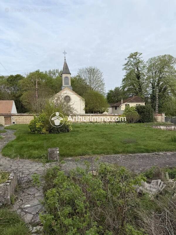 Terrain à SAINT-FARGEAU-PONTHIERRY