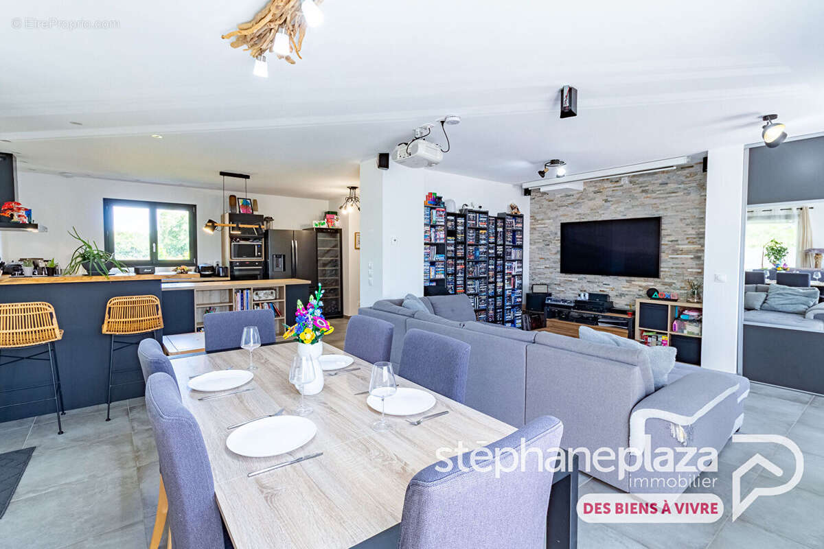 Maison individuelle de 2021 à AMBERIEUX-EN-DOMBES : 110m², 3 chambres + espace bureau/jeux, garage et terrain - photo 6