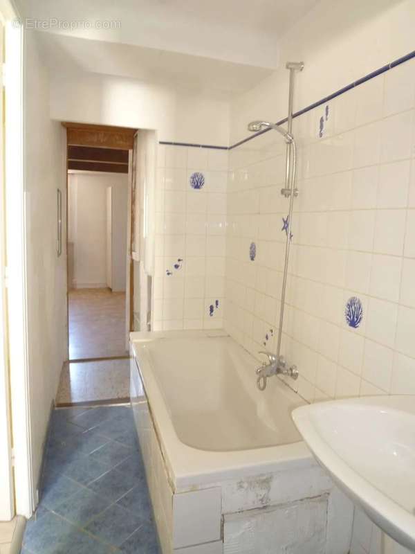 Appartement à PUGET-THENIERS