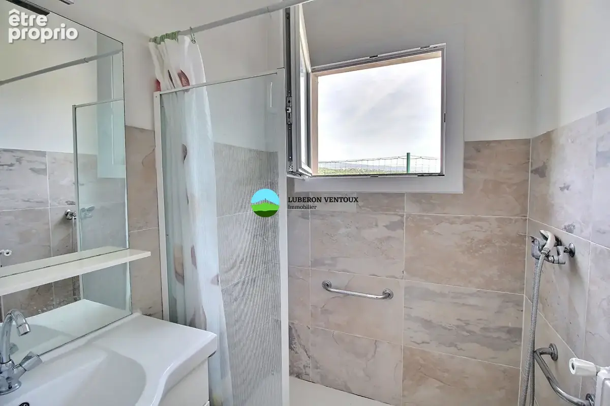 Caromb à deux pas du centre, une maison pleine de potentiel à réinventer ! - photo 7