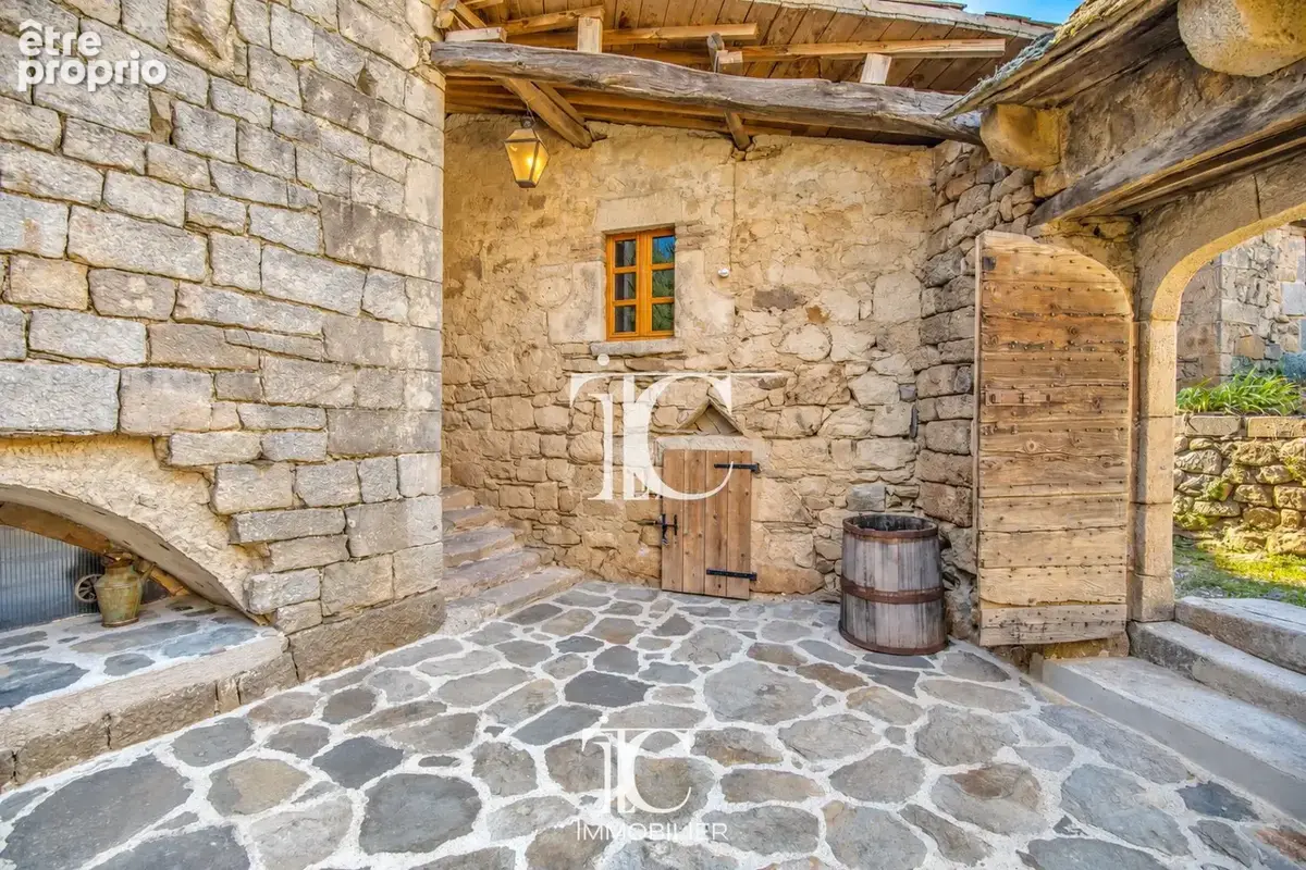 Propriete du xviieme siecle 400m² habitable 4280m² de terrain - photo 6