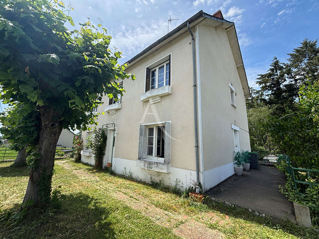 Maison à COURS-LES-BARRES