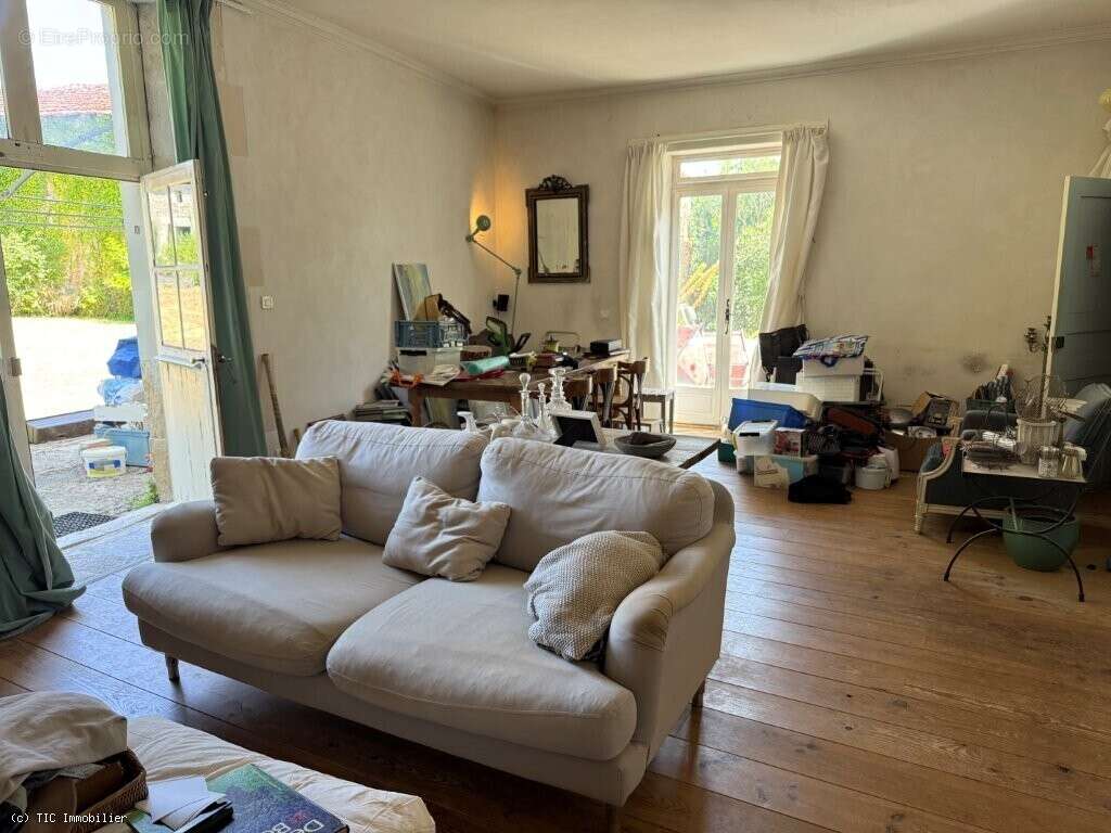 Belle Maison Sur Un Parc de 4843m² Avec Piscine - photo 7