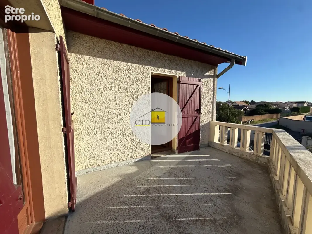 Maison 118 m2 à rénover   3 chambres, balcon, terrain clos de 370 m2 et 2 garages - photo 13