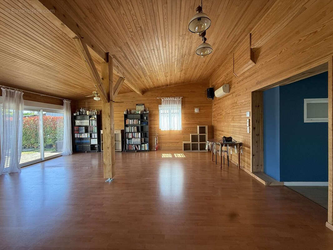 En exclusivité ! Maison T5 de 147 m2 avec jardin ! - photo 2