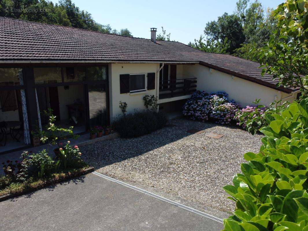 Maison 126 m² à Cour-Et-Buis  - photo 11