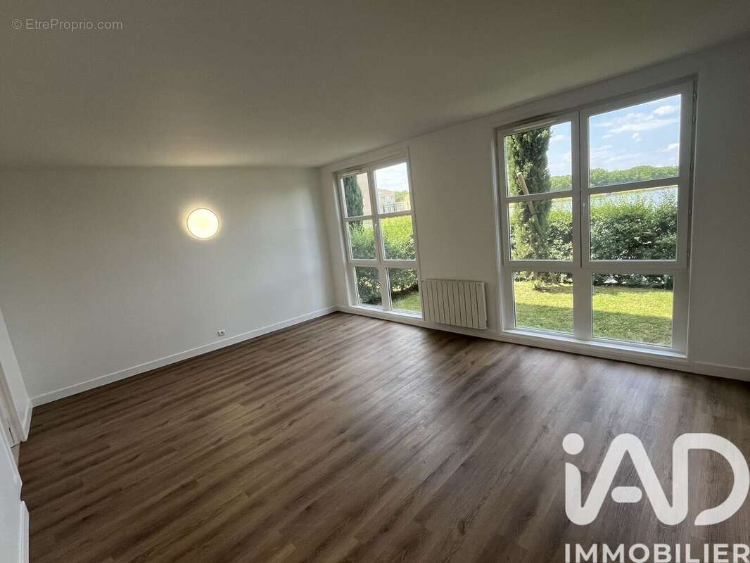 Photo 2 - Appartement à VOISINS-LE-BRETONNEUX
