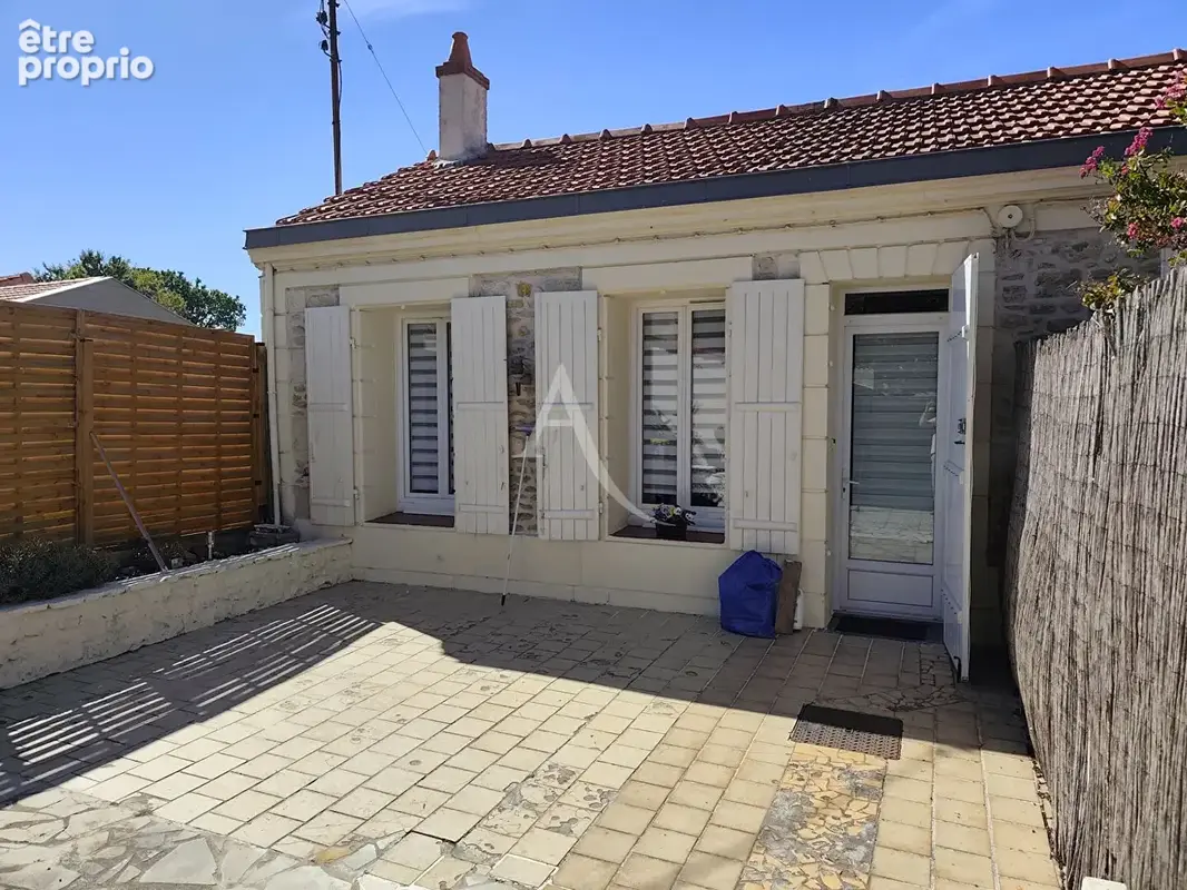 EXCLUSIVITE - Maison Rochefort 2 pièces - proche des commerces. - photo 1