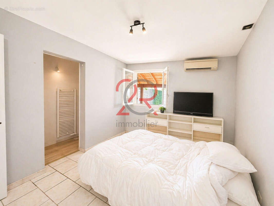 Maison familiale au calme, avec volumes rares et fort potentiel - photo 5