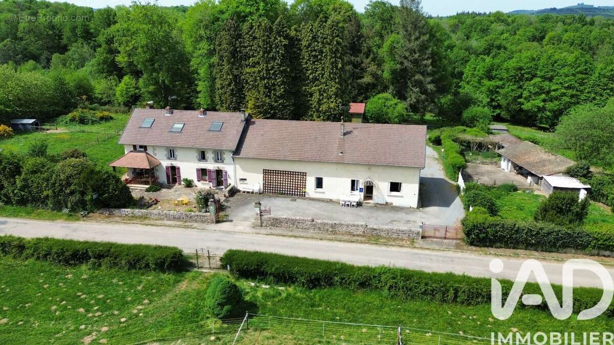 Maison 395 m² à Les Billanges  - photo 2