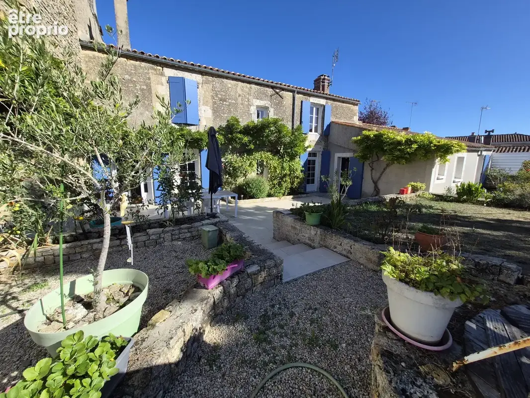 Maison en pierre rénovée en plein cœur de Ste Hermine - photo 2