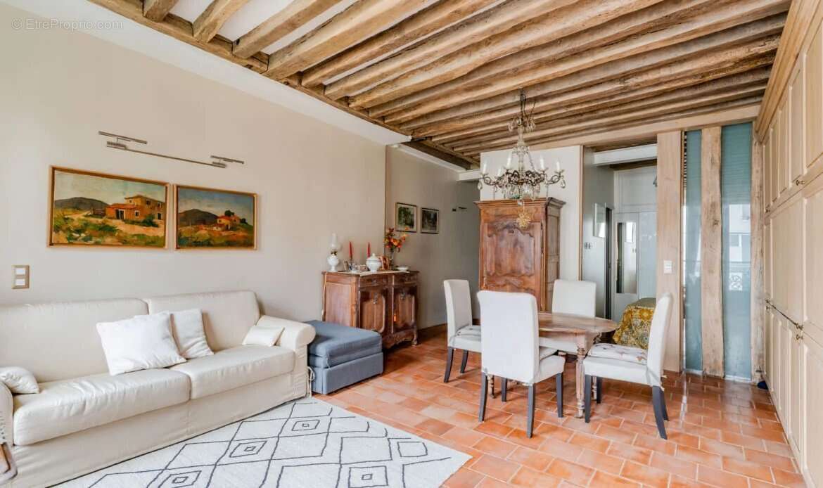 Appartement à PARIS-3E