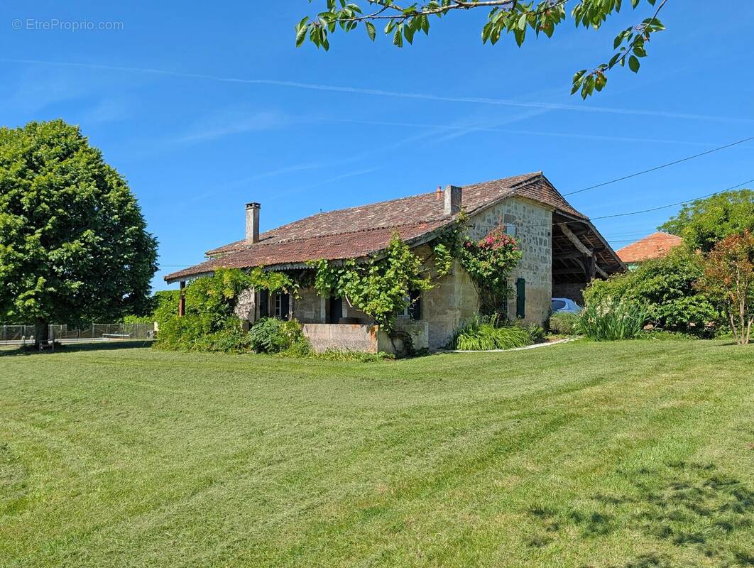 Maison à SEYCHES