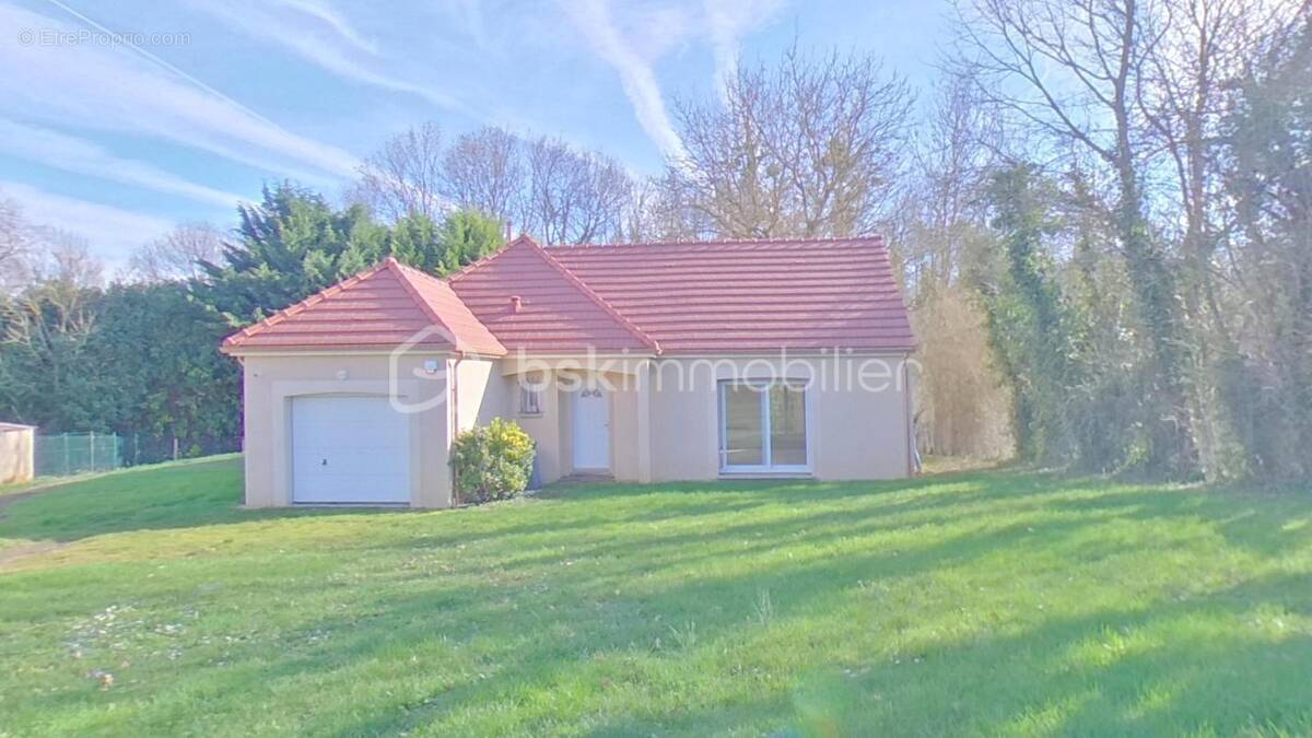 Maison à EGRISELLES-LE-BOCAGE