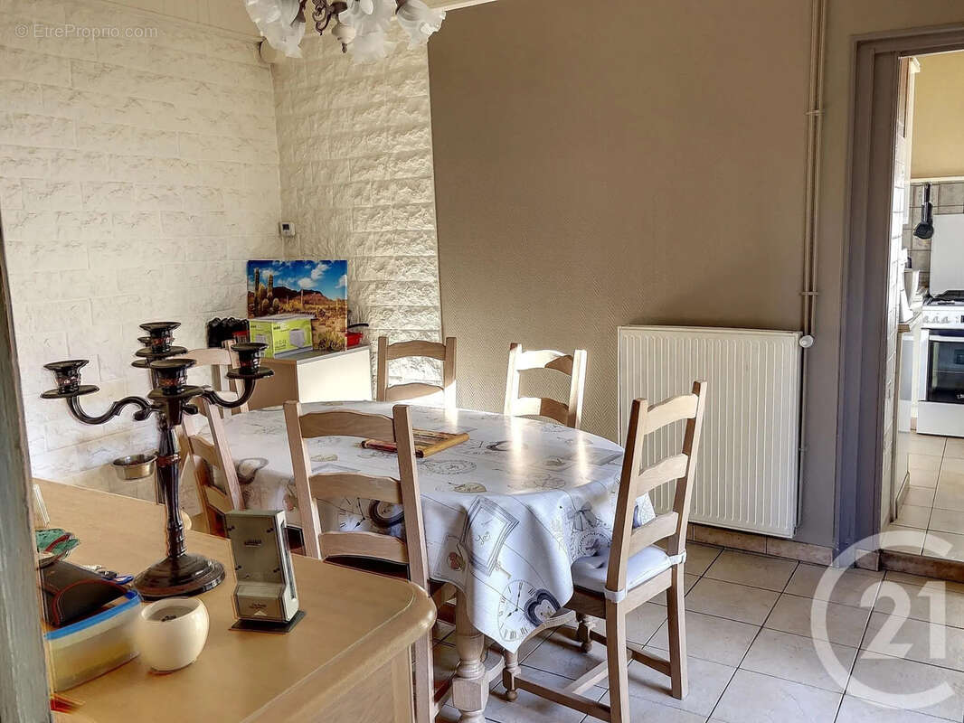 Maison à IVRY-LA-BATAILLE