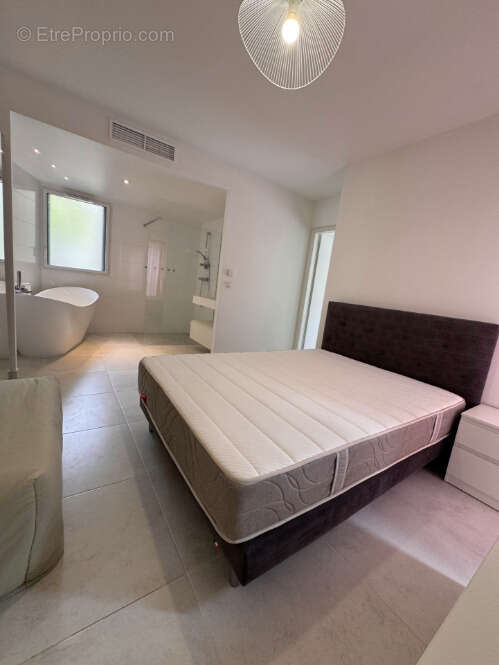 Appartement à EZE