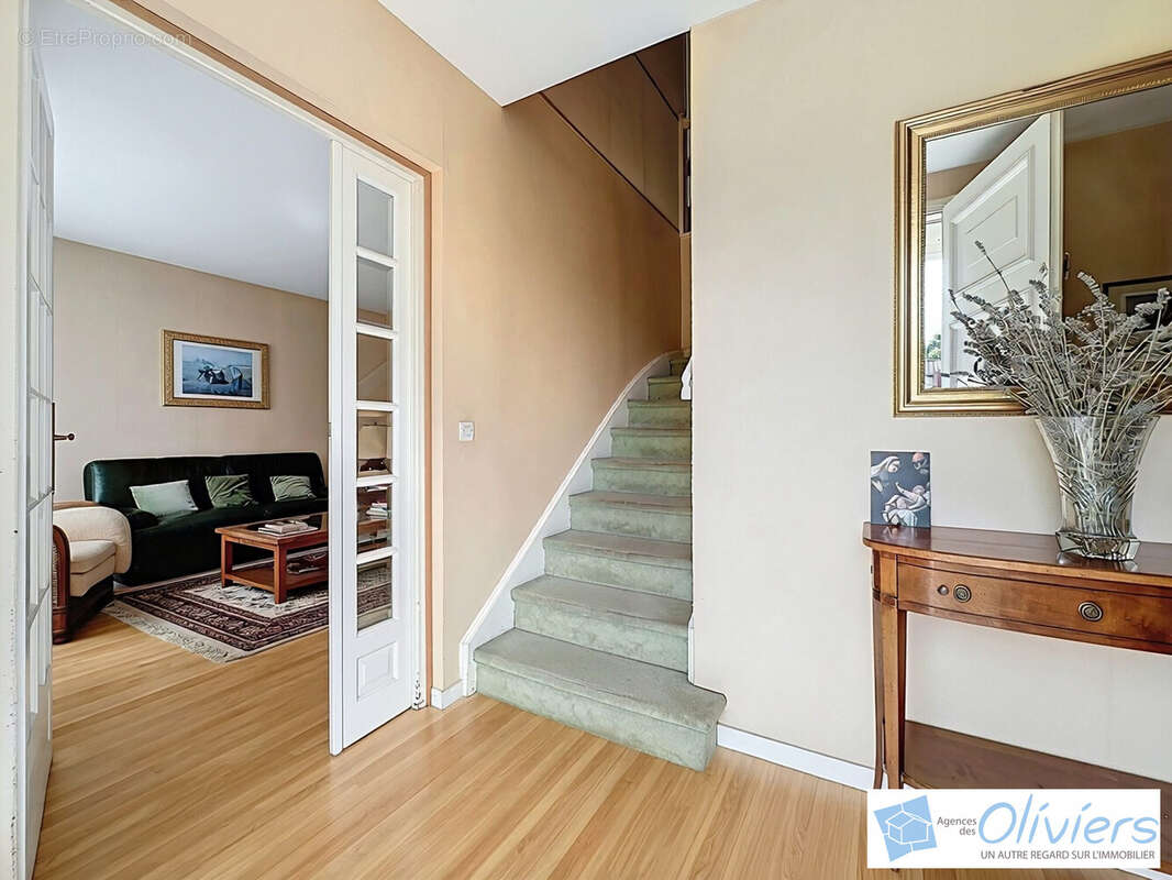 Maison à VOISINS-LE-BRETONNEUX