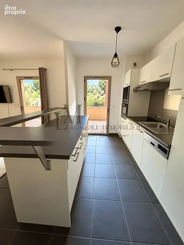 Porto-vecchio – bel appartement t2 avec terrasse couverte, jardin privatif et parking - photo 4