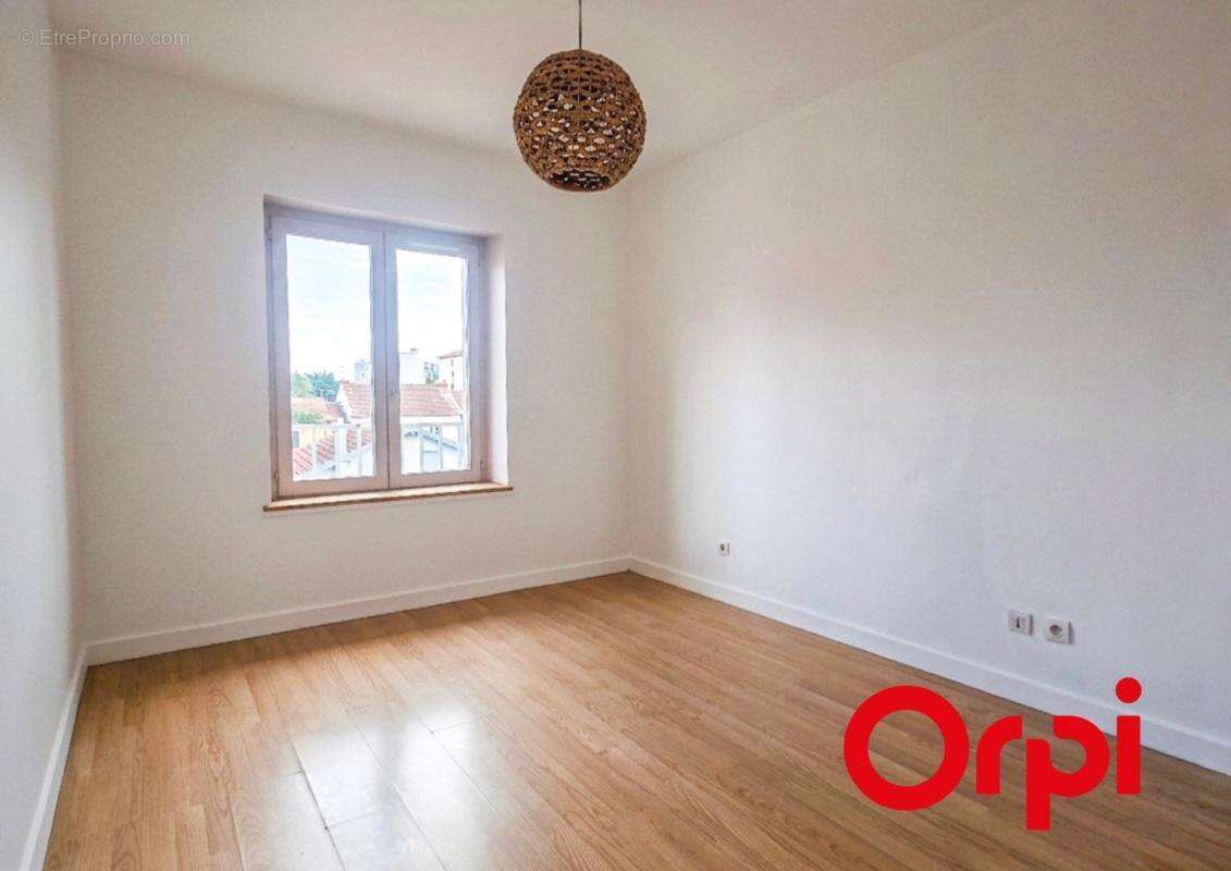 Appartement à LYON-8E