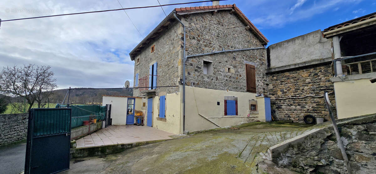 corps de ferme à rénover avec habitation de 113 m2 - photo 3