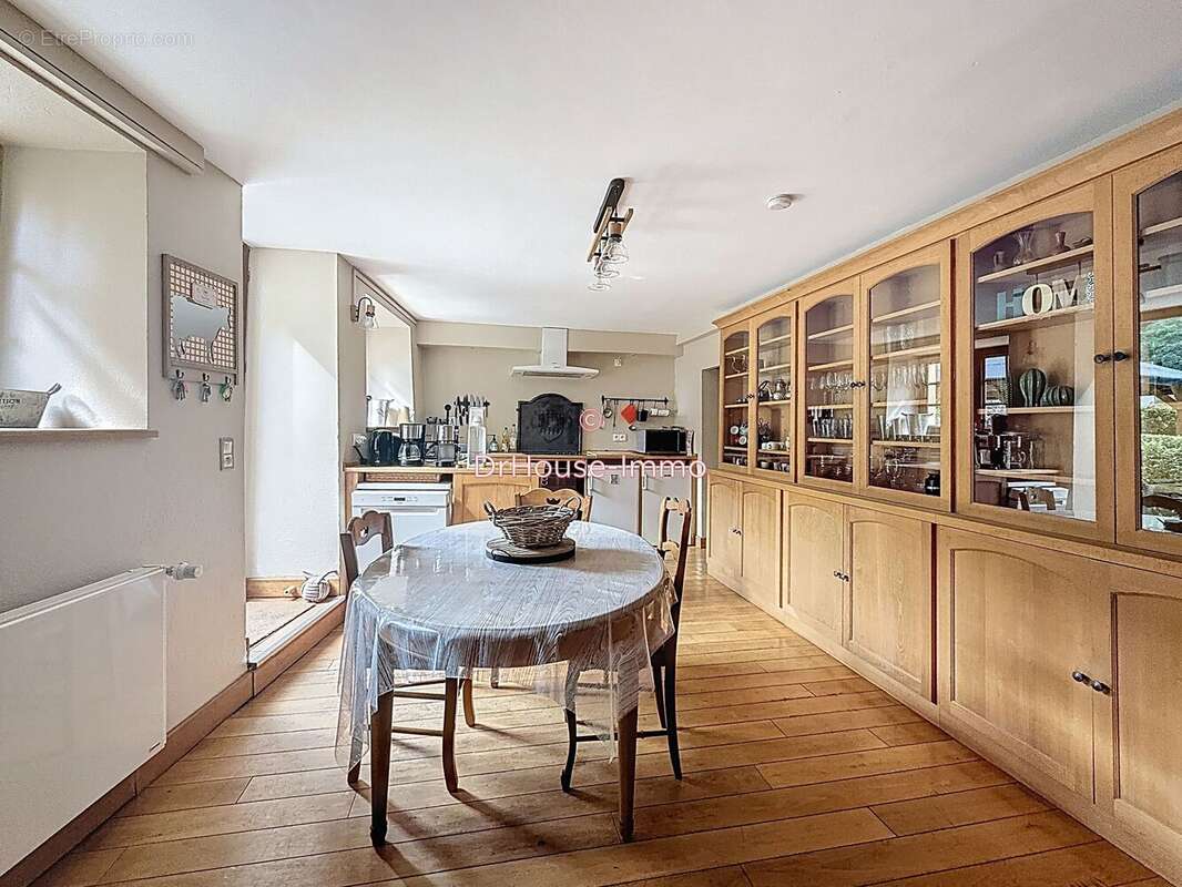 Maison à MAUZAC-ET-GRAND-CASTANG