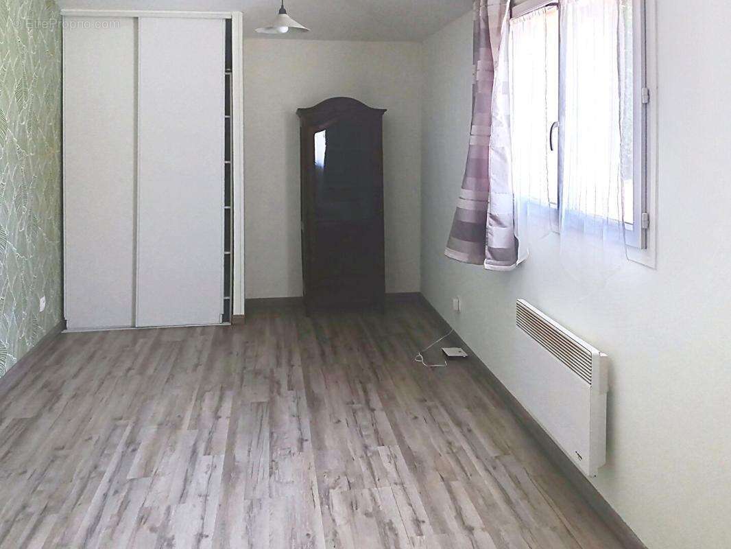 Villa sur 1700m² de terrain avec piscine, appartement et garage - LE VAL - photo 14