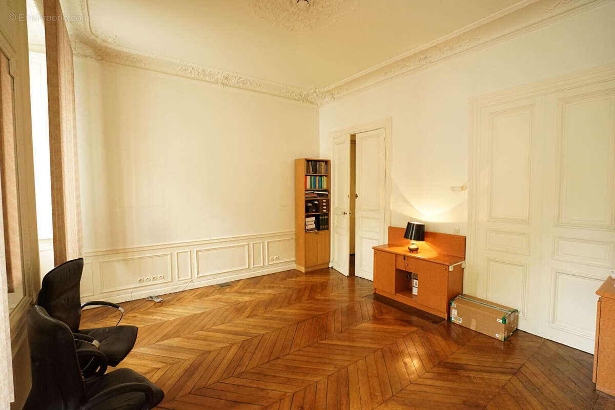 Appartement à PARIS-8E